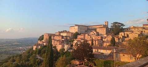 2 giorni: Perugia + Trasimeno + borghi